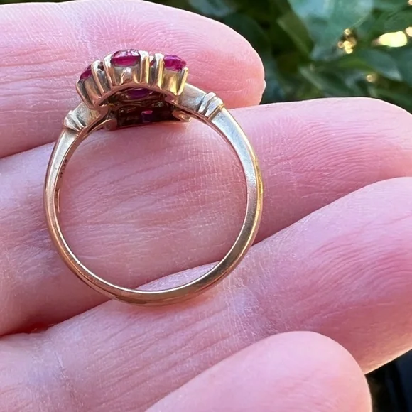 VINTAGE ART DECO SOLID 10K YELLOW GOLD SYNTHETIC RUBY CLUSTER COCKTAIL RING - Picture 12 of 16